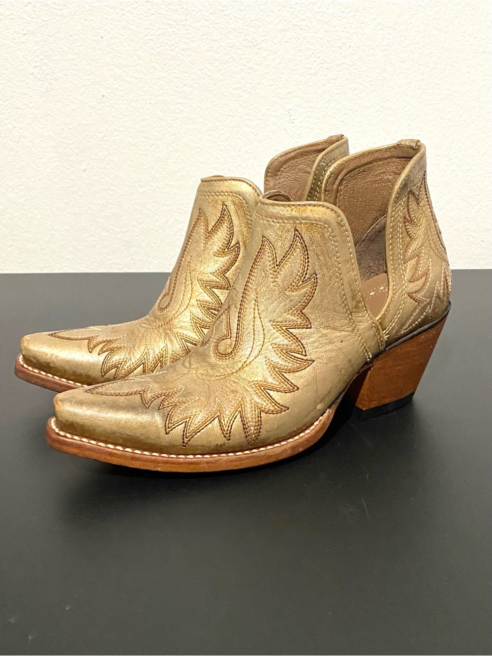 Ariat Y2K Dixon Distressed Gold Western Boots Size 7 Handcrafted Coastal Cowgirl - Picture 8 of 16